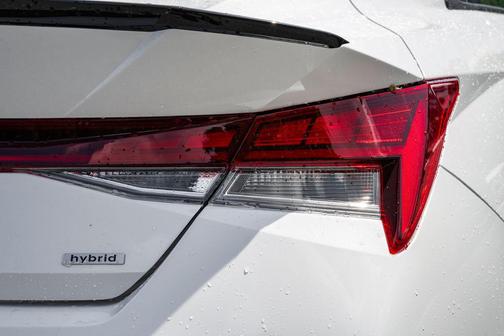 2025 Hyundai ELANTRA HEV SEL Sport