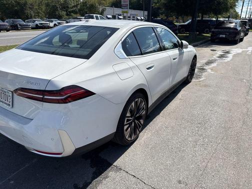2025 BMW 530 i xDrive