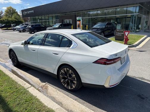 2025 BMW 530 i xDrive