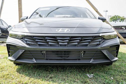 2025 Hyundai ELANTRA HEV SEL Sport