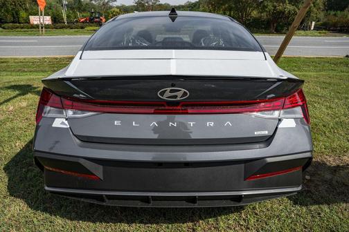 2025 Hyundai ELANTRA HEV SEL Sport