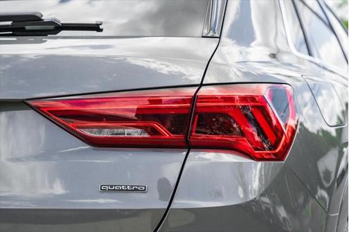 2020 Audi Q3 45 S line Prestige