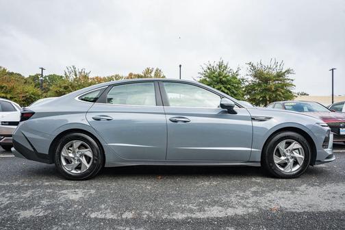 2025 Hyundai SONATA SE