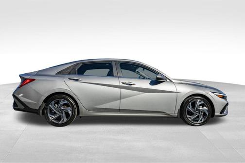 2025 Hyundai ELANTRA SEL