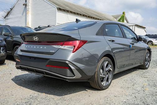 2025 Hyundai ELANTRA HEV SEL Sport