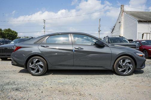 2025 Hyundai ELANTRA HEV SEL Sport