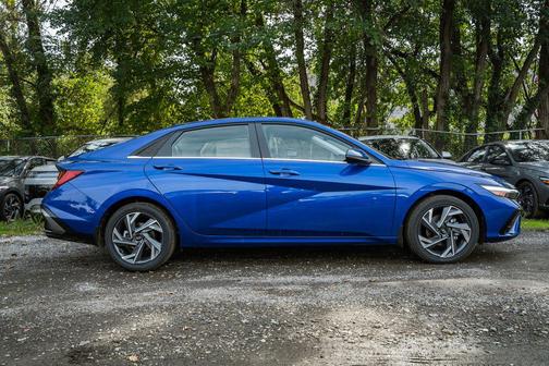 2025 Hyundai ELANTRA HEV Limited