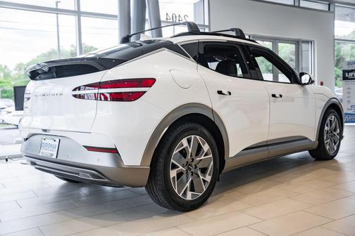 2025 Genesis GV60 Standard AWD