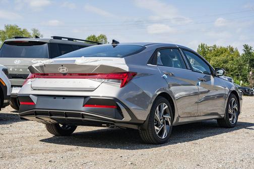 2025 Hyundai ELANTRA HEV Limited