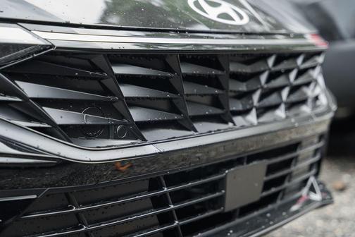 2025 Hyundai ELANTRA HEV Limited