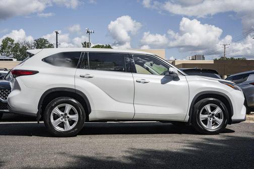 2022 Toyota Highlander LE