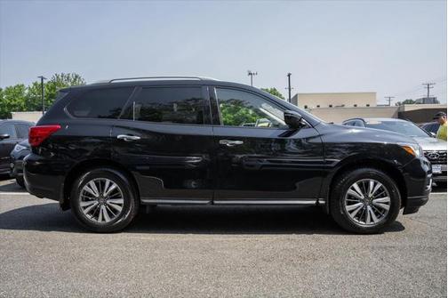 2019 Nissan Pathfinder S