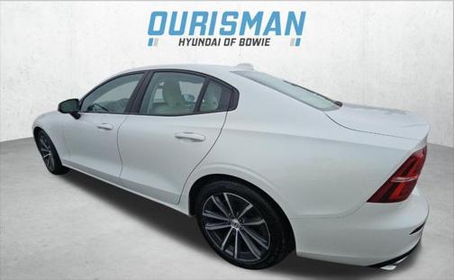 2022 Volvo S60 T5 Momentum