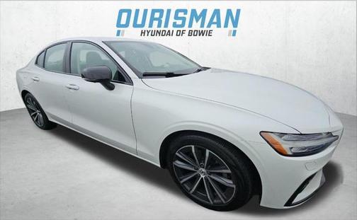 2022 Volvo S60 T5 Momentum