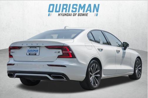 2022 Volvo S60 T5 Momentum