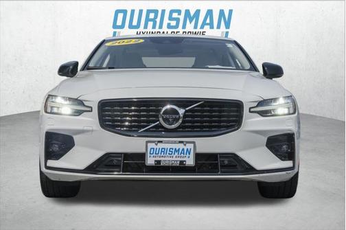 2022 Volvo S60 T5 Momentum