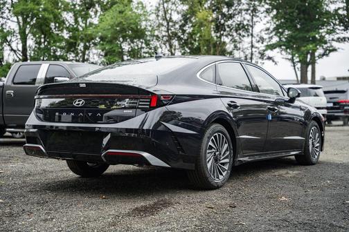 2025 Hyundai SONATA Hybrid Limited