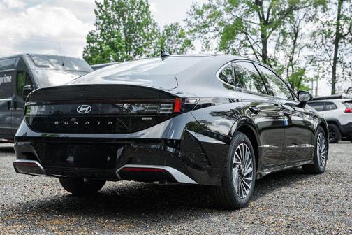 2025 Hyundai SONATA Hybrid Limited