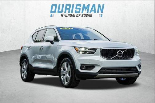 2022 Volvo XC40 T5 Momentum
