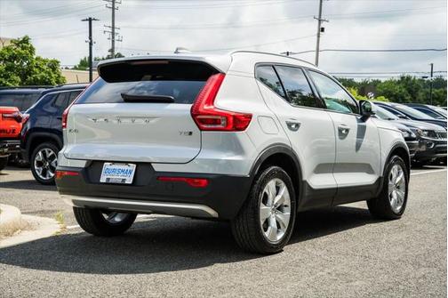 2022 Volvo XC40 T5 Momentum
