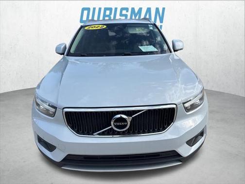 2022 Volvo XC40 T5 Momentum