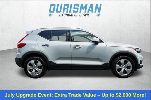 2022 Volvo XC40 T5 Momentum