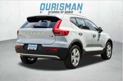 2022 Volvo XC40 T5 Momentum
