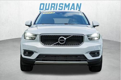 2022 Volvo XC40 T5 Momentum