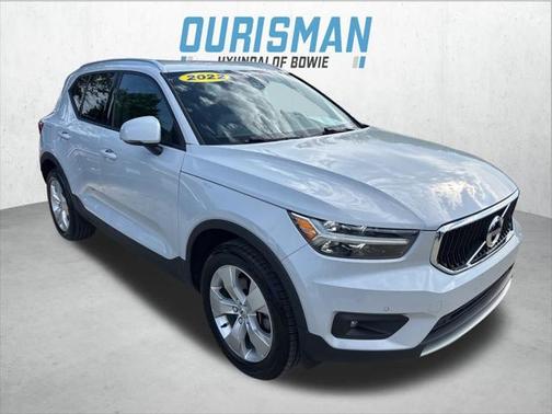 2022 Volvo XC40 T5 Momentum