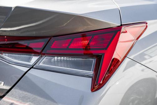 2025 Hyundai ELANTRA HEV Limited