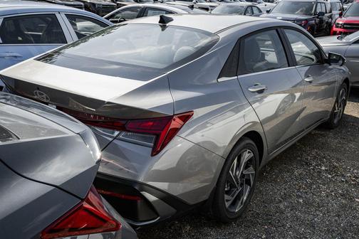 2025 Hyundai ELANTRA HEV Limited