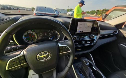 2023 Toyota Highlander Hybrid XLE