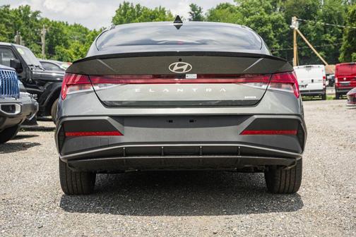 2025 Hyundai ELANTRA HEV SEL Sport