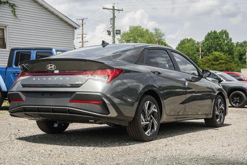 2025 Hyundai ELANTRA HEV SEL Sport