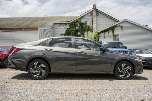 2025 Hyundai ELANTRA HEV SEL Sport