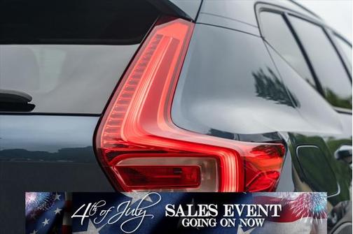 2021 Volvo XC40 T4 Momentum