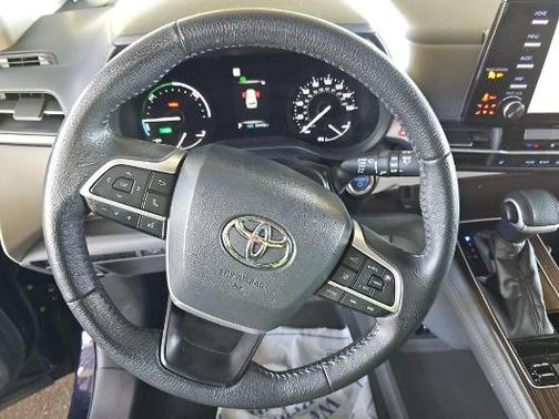 2022 Toyota Sienna XLE 8 Passenger