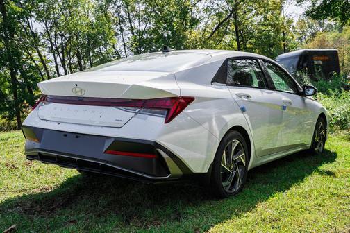2025 Hyundai ELANTRA HEV Limited