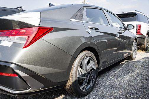 2025 Hyundai ELANTRA HEV Limited