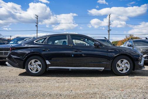 2026 Hyundai SONATA SE