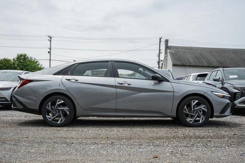 2025 Hyundai ELANTRA HEV SEL Sport