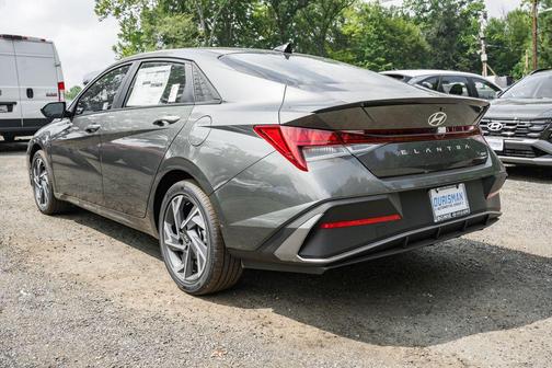 2025 Hyundai ELANTRA HEV SEL Sport