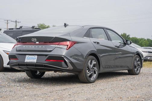2025 Hyundai ELANTRA Limited