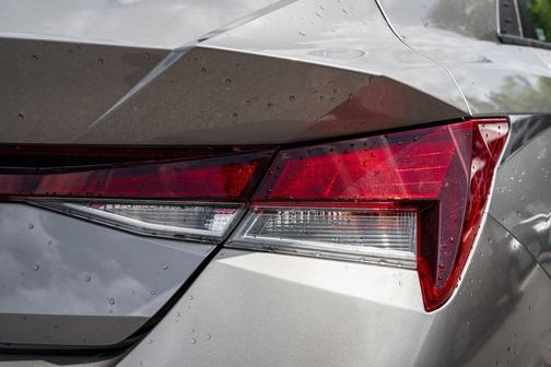 2021 Hyundai ELANTRA SE