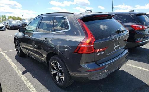 2022 Volvo XC60 B5 Momentum