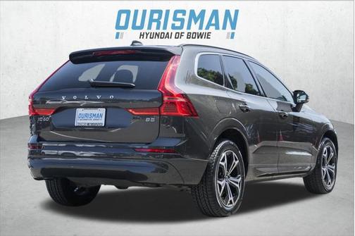 2022 Volvo XC60 B5 Momentum