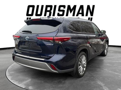 2023 Toyota Highlander Hybrid Platinum