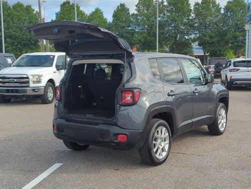 Graphite Gray 2023 Jeep Renegade Latitude