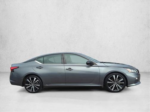 2022 Nissan Altima SR FWD