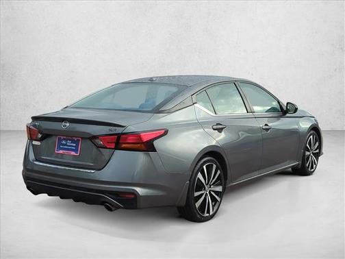 2022 Nissan Altima SR FWD